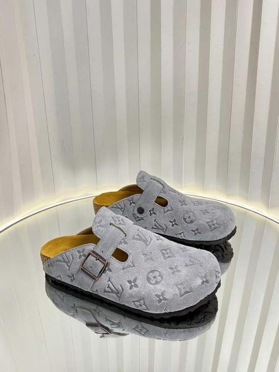 Picture of Louis Vuitton Slippers _SKULVsz35-46mnq11101072